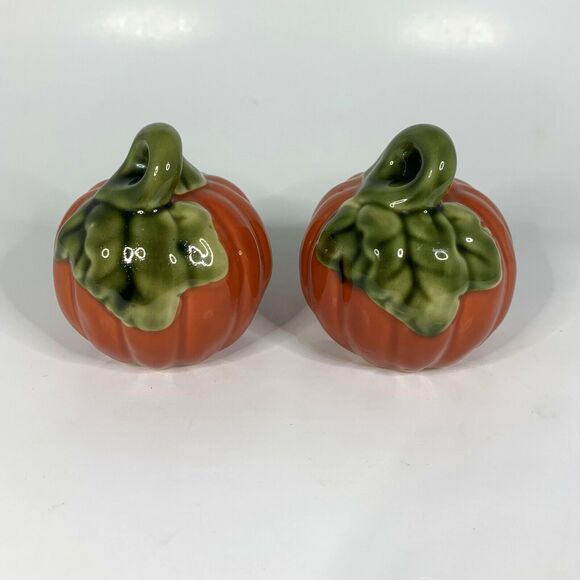 Orange Ceramic Pumpkin Salt Pepper Shakers Thanksgiving Autumn Fall Harvest - Picture 1 of 3